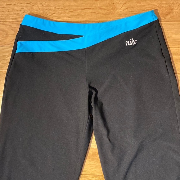 Nike womens high waisted straight leg crop leggings in black size M - Picture 3 of 14